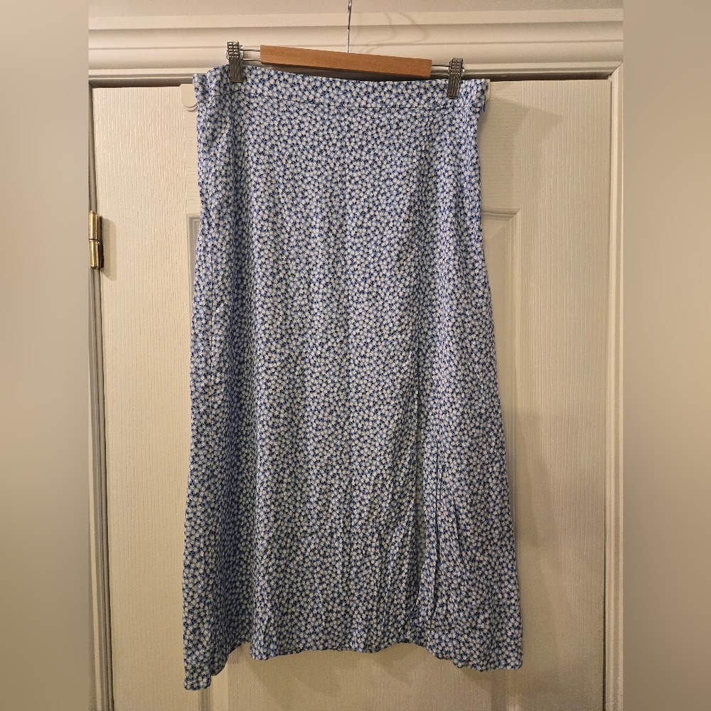 H&M Blue and White Floral Midi A-Line Skirt